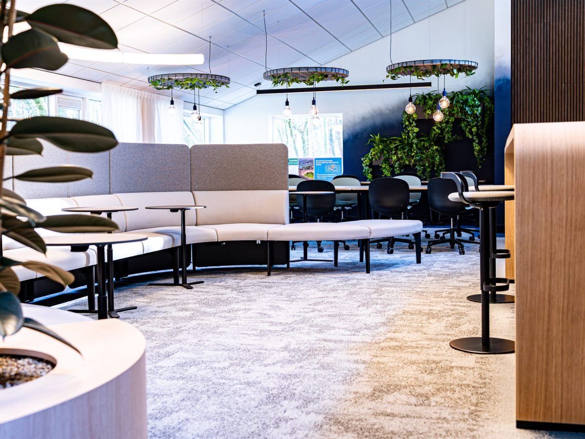 Momentum EMEA – interieurontwerp door VORMule