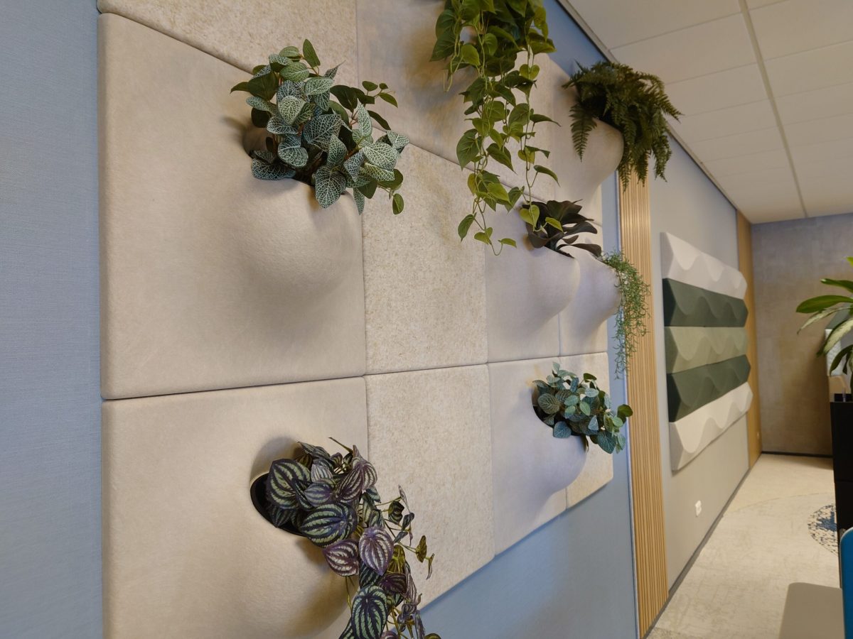 Wandbekleding plant akoestisch petfelt – VORMule interieurontwerp